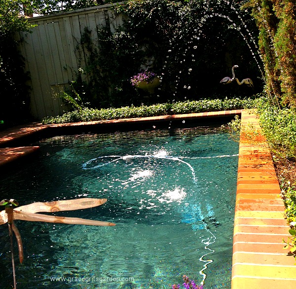 5119 Worth Street pool with fountains