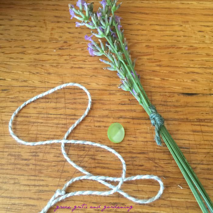 making a lavender nosegay