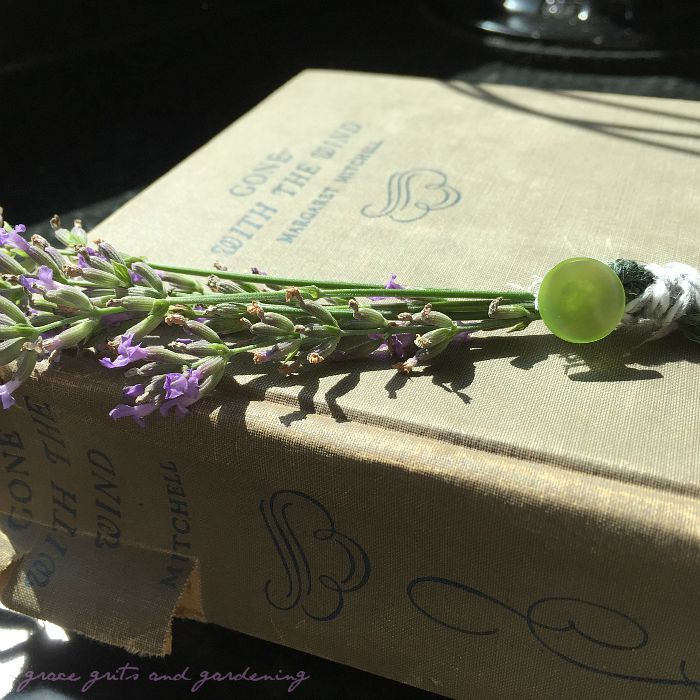 making a lavender nosegay - home decor
