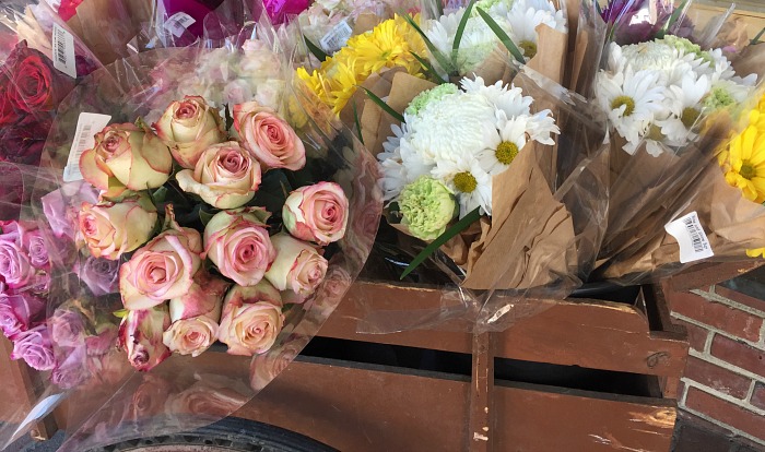 Gunns Supermarket - fresh flowers!