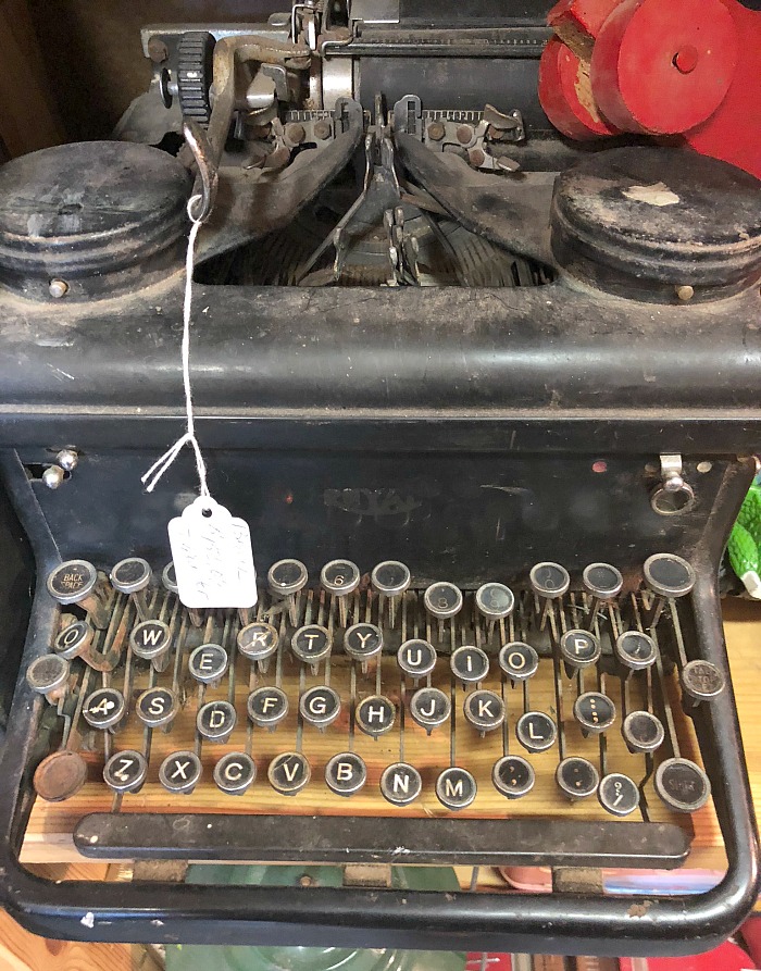 things I didn't buy - old typewriter